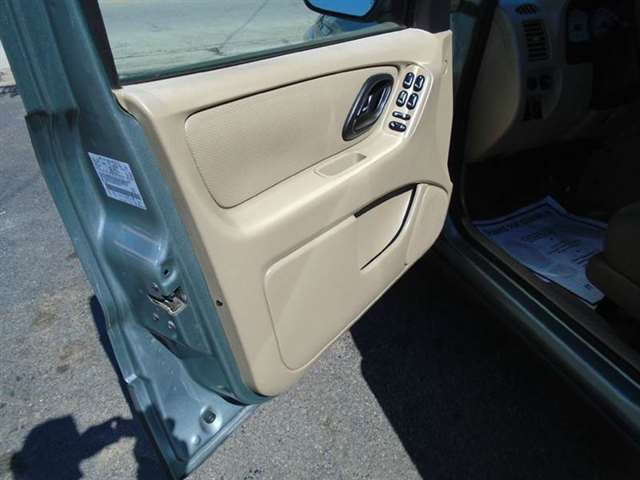 2006 Ford Escape XLS 4dr SUV w/Automatic